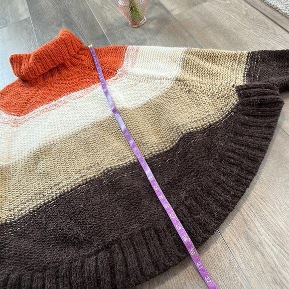 Alpaca wool blend Michael Kors poncho. Fall poncho. - Picture 9 of 16